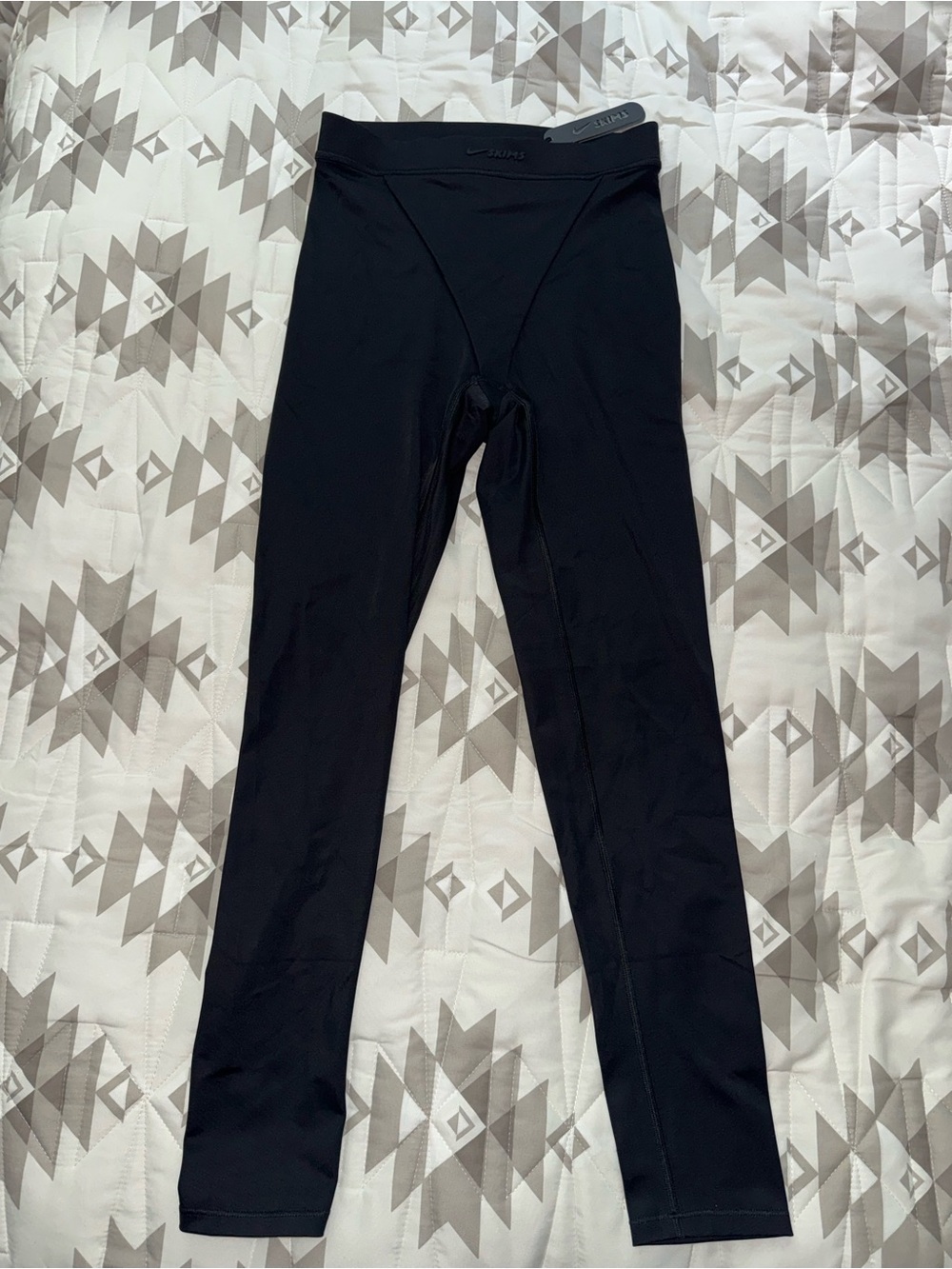 Nike Skims Shine V-Panel Legging 26 Inch